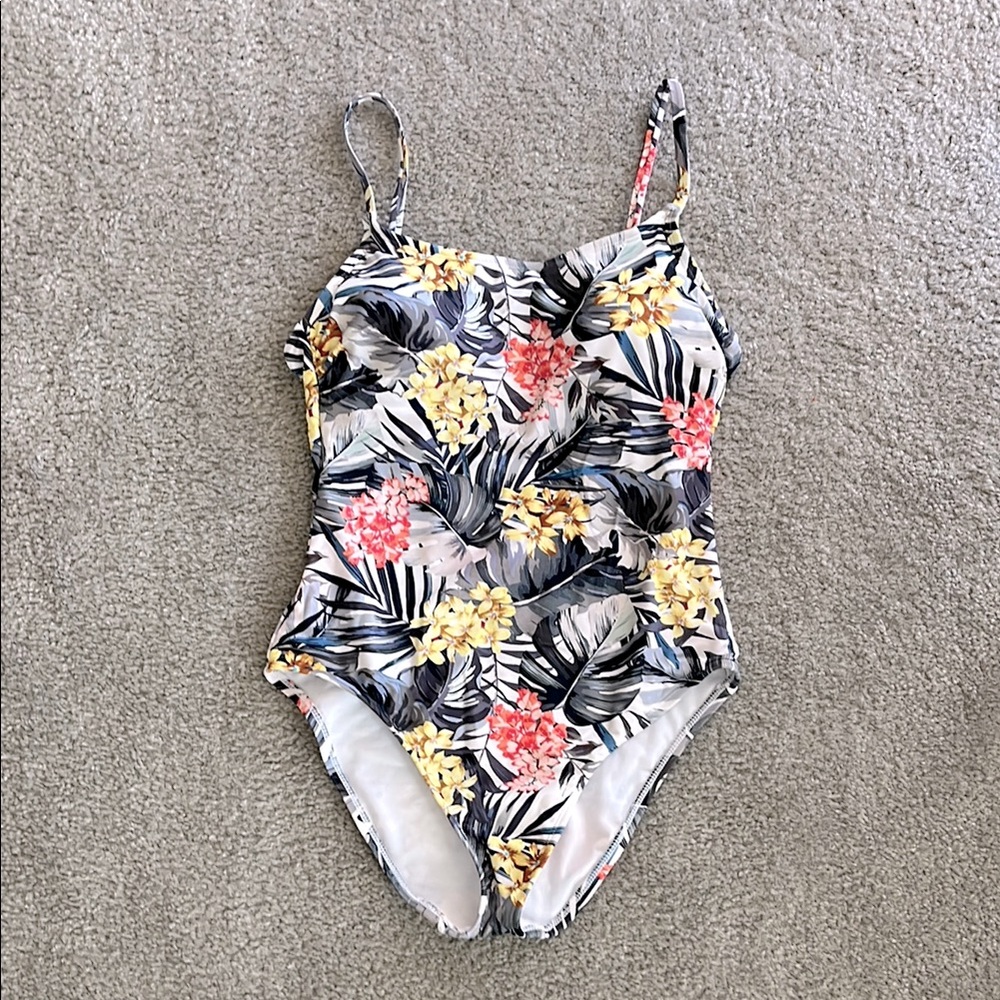 Hurley Floral One-Piece Swimsuit.Size:M. NWOT.